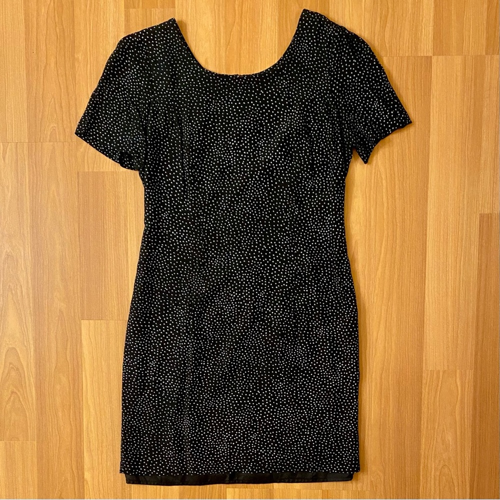 Cute vintage 90s dot print scoop neck mini dress